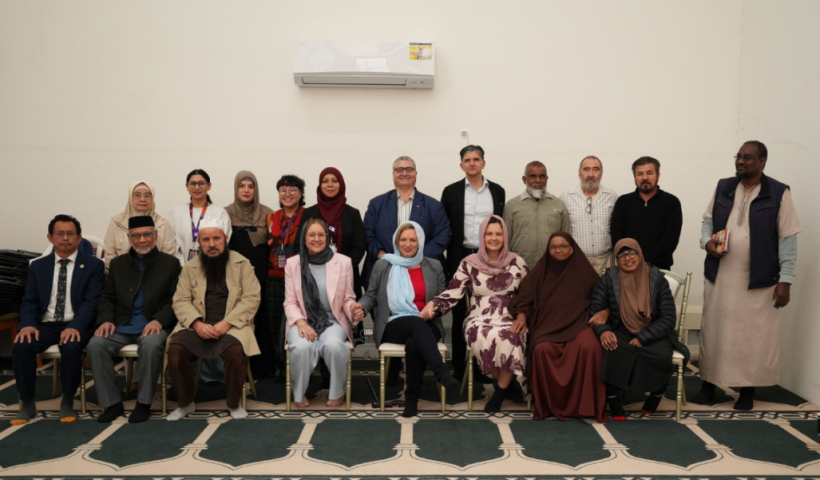 Victorian Premier praises multicultural unity during visit to Cranbourne Mosque