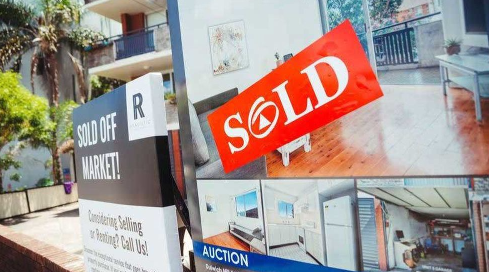 Auction market declines amid wet weather and rising interest rates