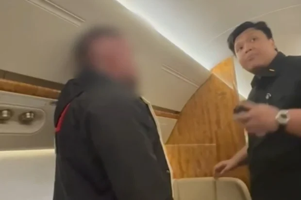 Ex-bikie boss deported to Australia after allegedly hiding in private jet toilet to avoid detection